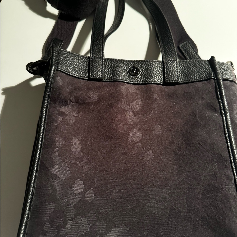 Lululemon cross body and shoulder bag